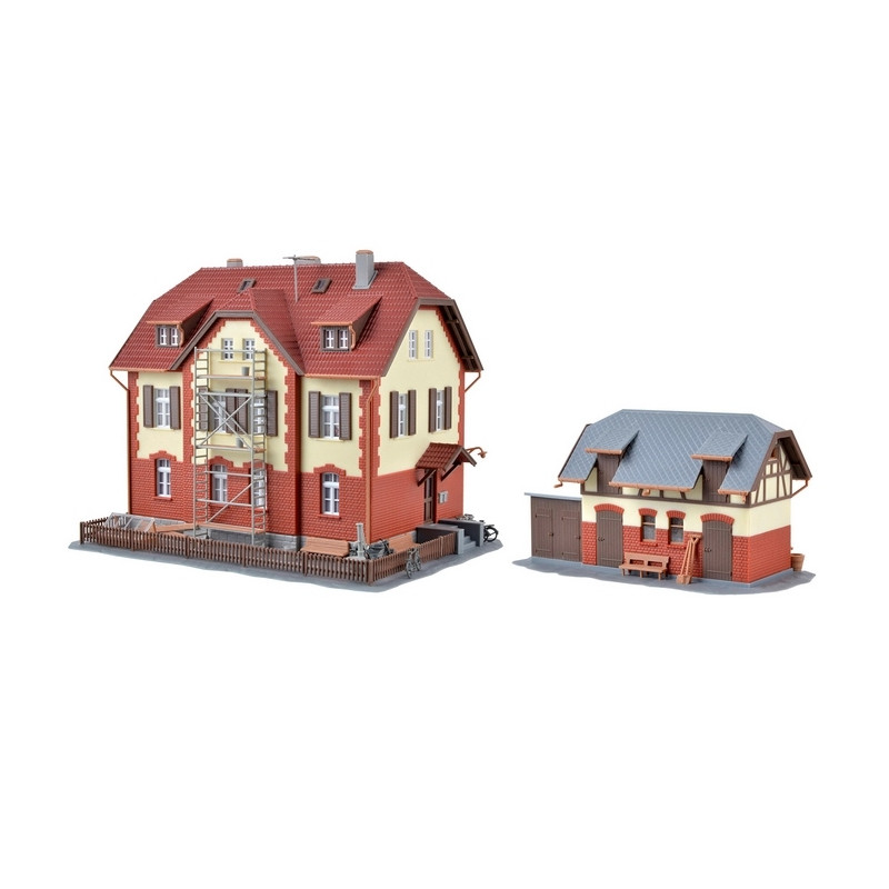 Maison de cheminots avec échafaudages et dépendance-HO-1/87-KIBRI 39315
