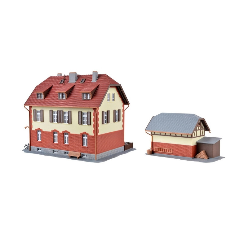Maison de cheminots avec échafaudages et dépendance-HO-1/87-KIBRI 39315