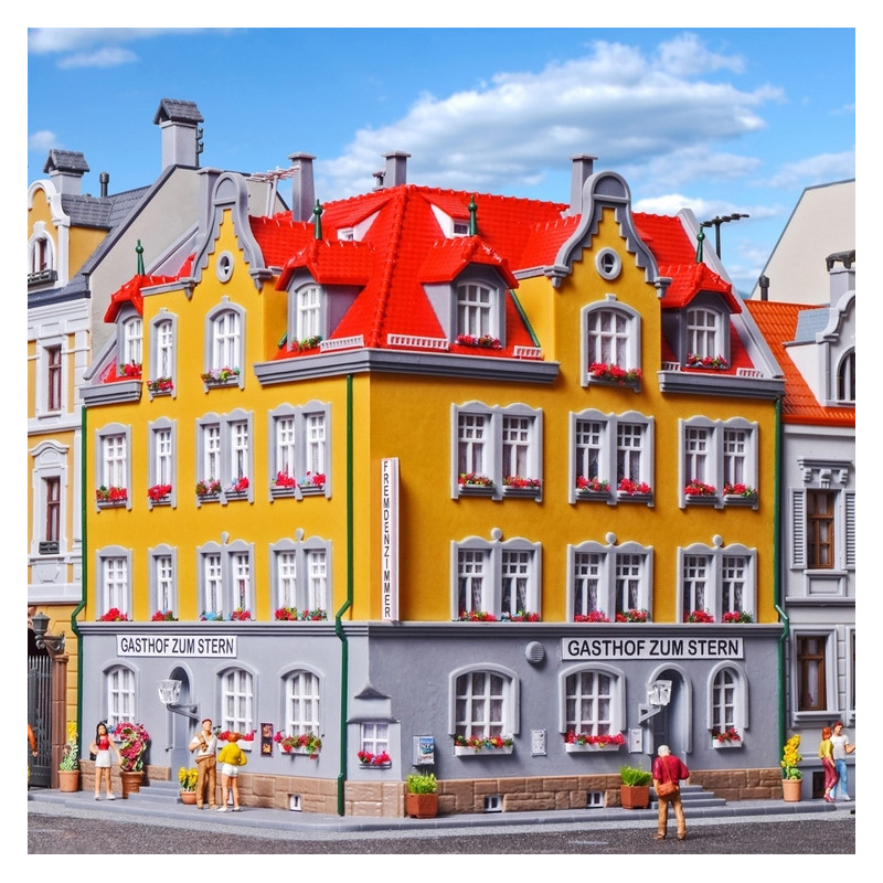 Kibri 38350 Maison D'angle H0 Avec éclairage LED - Maquette 15,5x15,5x17 Cm - Niveau Avancé - Kit Démarrage - Modélisme Ferroviaire