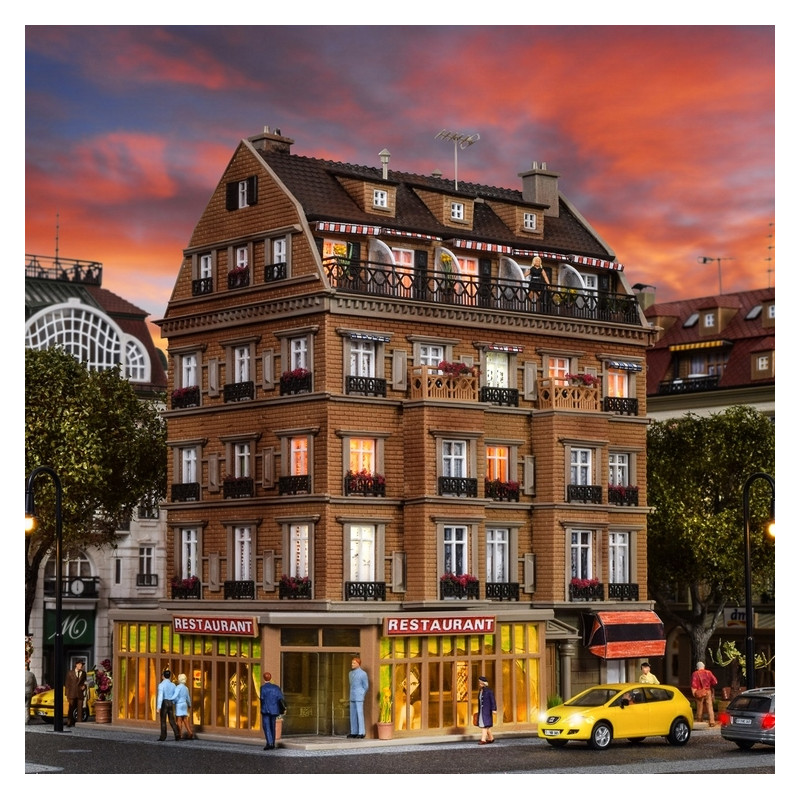 Bâtiment avec restaurant, aménagement et kit d'éclairage Led-HO-1/87-VOLLMER 43781