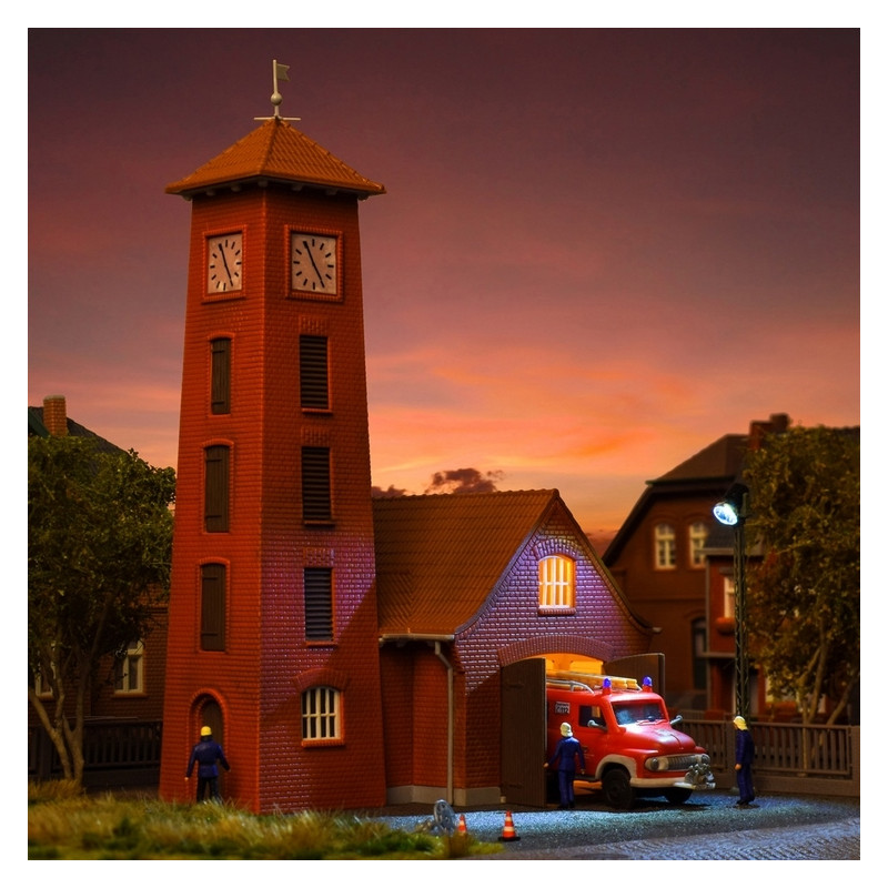 Petite Caserne de pompiers + camion Ford FK 2500-HO 1/87-KIBRI 39210