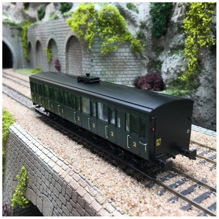 Voiture B8t 2CL portières latérales SNCF Ep III-HO 1/87-REE VB293