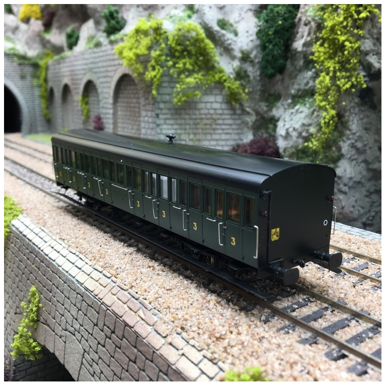Voiture S.O. portières latérales C8t SNCF Ep III-HO 1/87-REE VB289