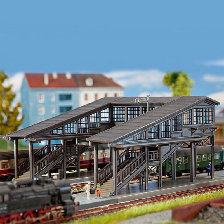 passerelle piétons couverte N FALLER 222153 modelisme ferroviaire  neuf FALLER