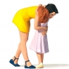 Maman embrassant sa fille - G 1/22.5-PREISER 44942