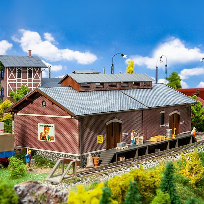 Grande Halle Marchandises Jouef Ho maquette montée pour votre décor