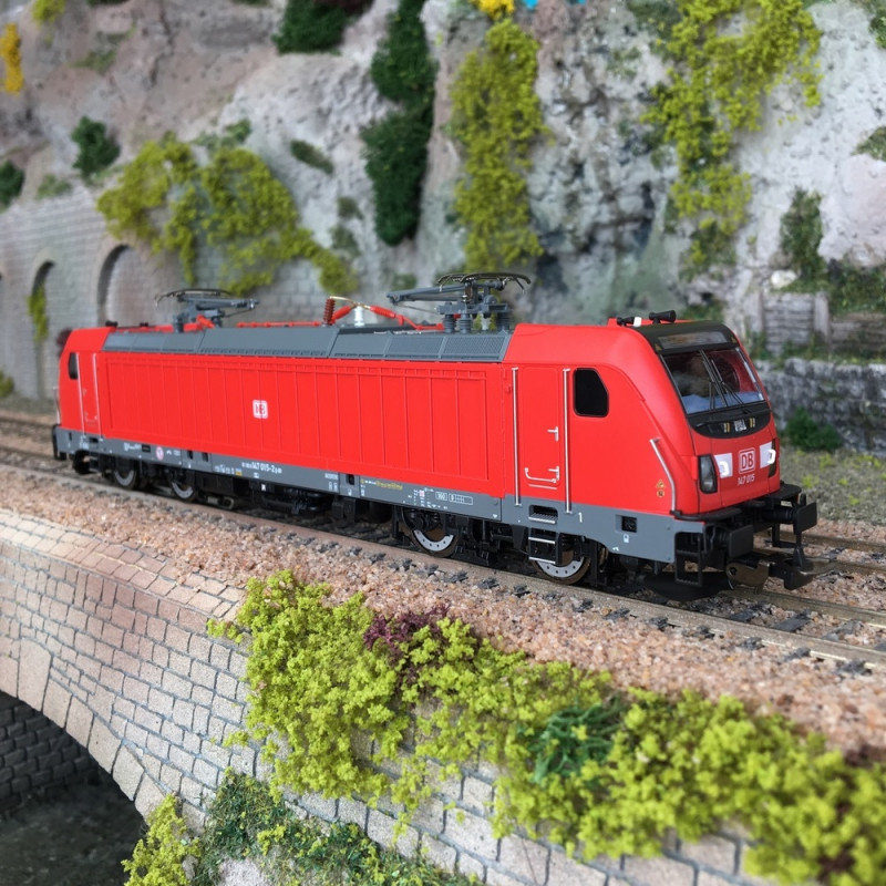 Locomotive BR147 Ep VI DB AG digital 3R-HO 1/87-PIKO 51581-2