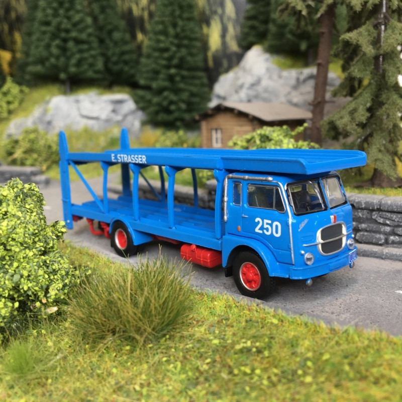 Camion FIAT 642 Porte Autos E.Strasser-HO 1/87-Starline Models 58480