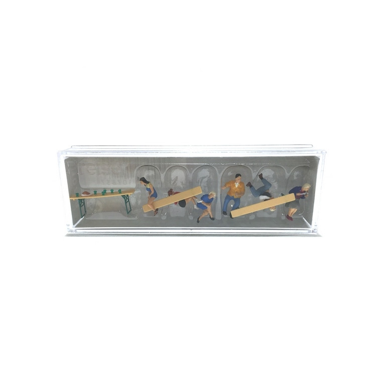 6 Personnages + bancs et table-HO 1/87-PREISER 10783