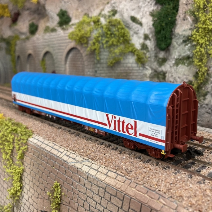 Wagon à bâche coulissante "Vittel" SNCF Ep IV -HO 1/87- MARKLIN 4711801