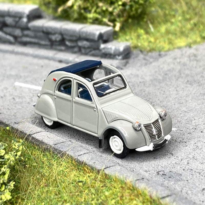 Citroën 2 CV AZLP 1958 grise, capote bleu foncé ouverte -HO 1/87-SAI 6011