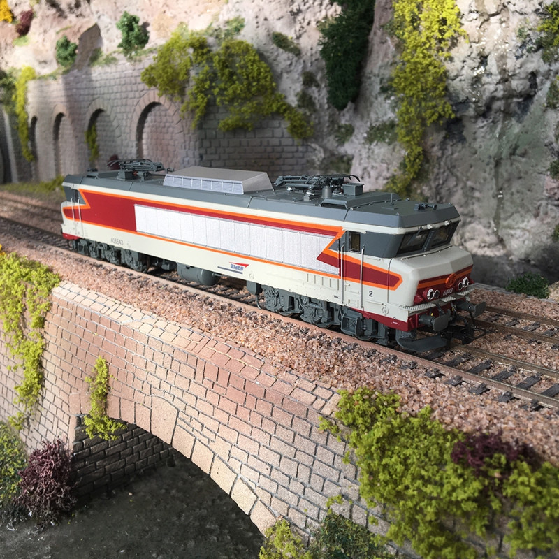 Locomotive CC 6543 livrée béton/rouge SNCF Ep V-HO 1/87-JOUEF HJ2370