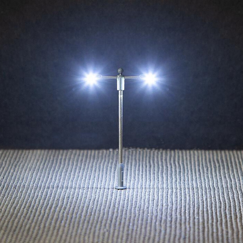 Lampadaire 2 bras à LED 12 V - 65 mm - N 1/160 - FALLER 272223