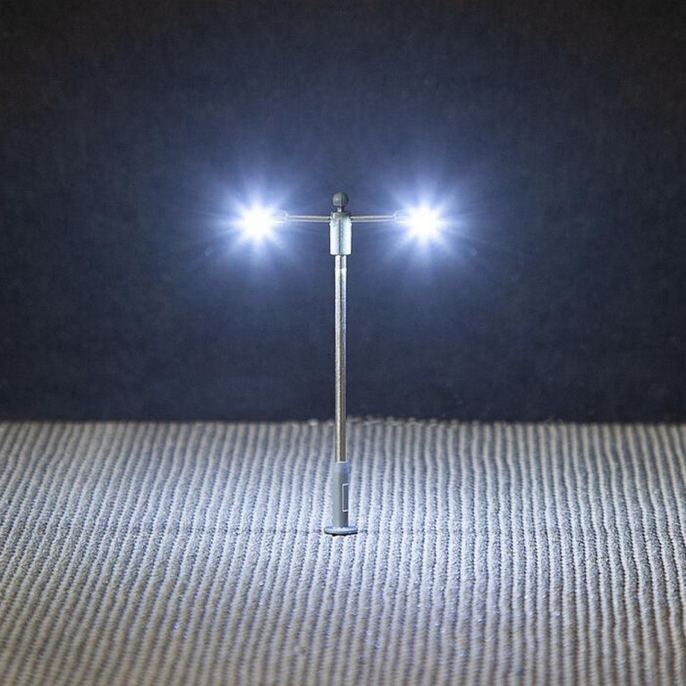 Lampadaire 2 bras à LED 12 V - 65 mm - N 1/160 - FALLER 272223