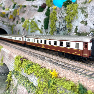 3 voitures dont 1 fourgon "Al-Andalus Expreso Renfe 70 ans , Ep IV - ELECTROTREN HE4008 -  HO 1/87
