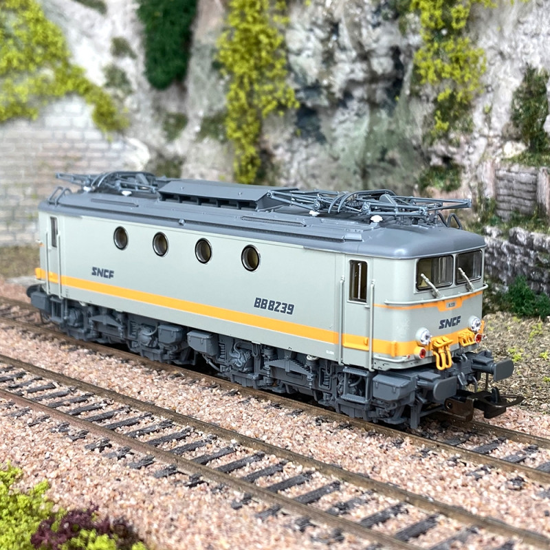 Locomotive électrique BB 8239 Sncf, Ep IV digital son - PIKO 51376 -HO 1/87