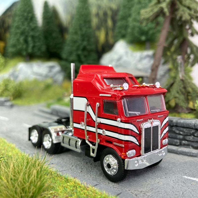 Camion Kenworth K100 Aérodyne rouge blanc - BREKINA 85728 - HO 1/87