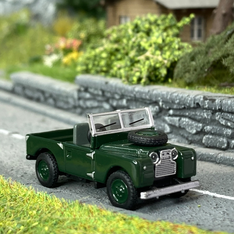 Land Rover 88 vert foncé  - SCHUCO 452665902 - HO 1/87