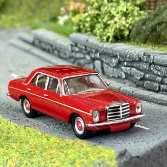 Mercedes Benz série /8 rouge   - SCHUCO 452665903 - HO 1/87