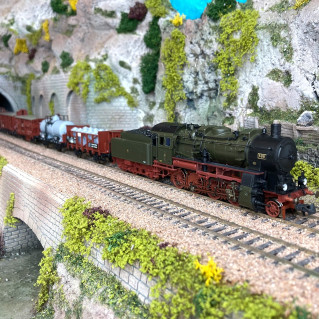 Locomotive à vapeur dorés pour modélisme ferroviaire à l'échelle HO