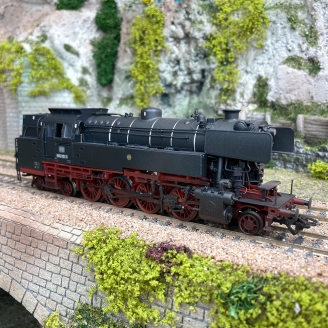 Locomotive vapeur BR 065 001-0 DB (modèle patiné), Ep IV, digital son + fumigène - TRIX 22664 - HO 1/87