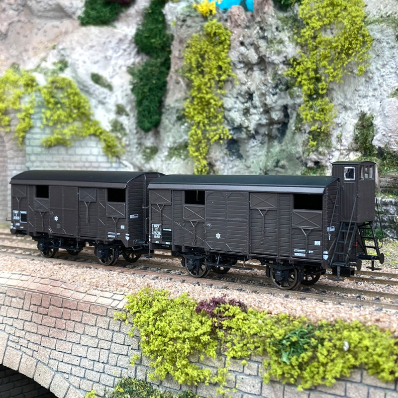 2 wagons couverts PLM 20t avec une guérite Sncf, Ep IIIb - REE WB701 - HO 1/87