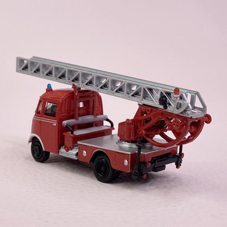 Camion Pompiers Mercedes L 319 DL 18, rouge - BREKINA 36076 - HO 1/87