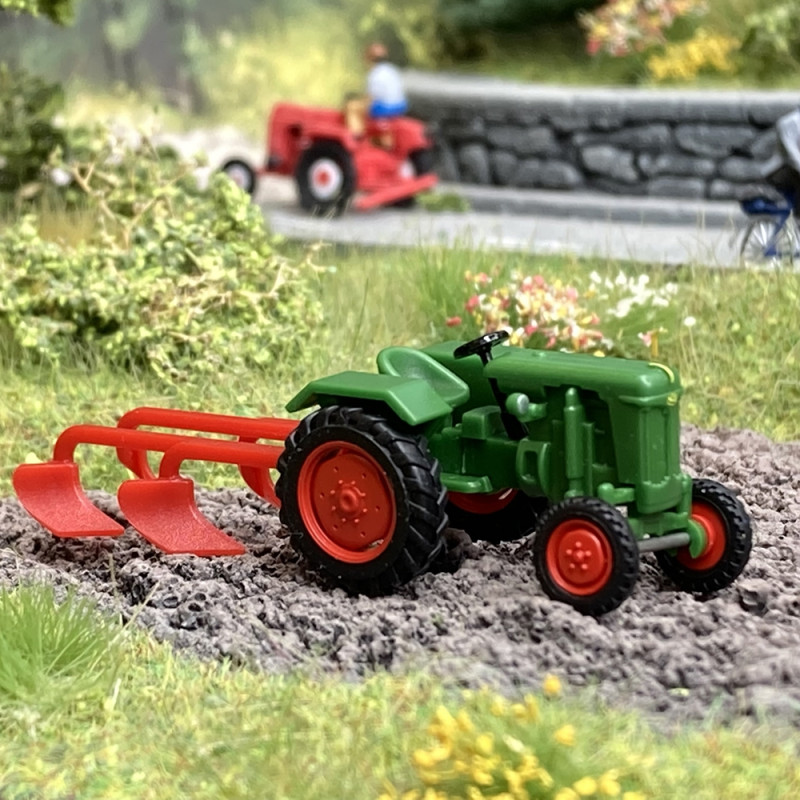 Tracteur Normag Faktor 1 avec charrue - WIKING 39802 - HO 1/87