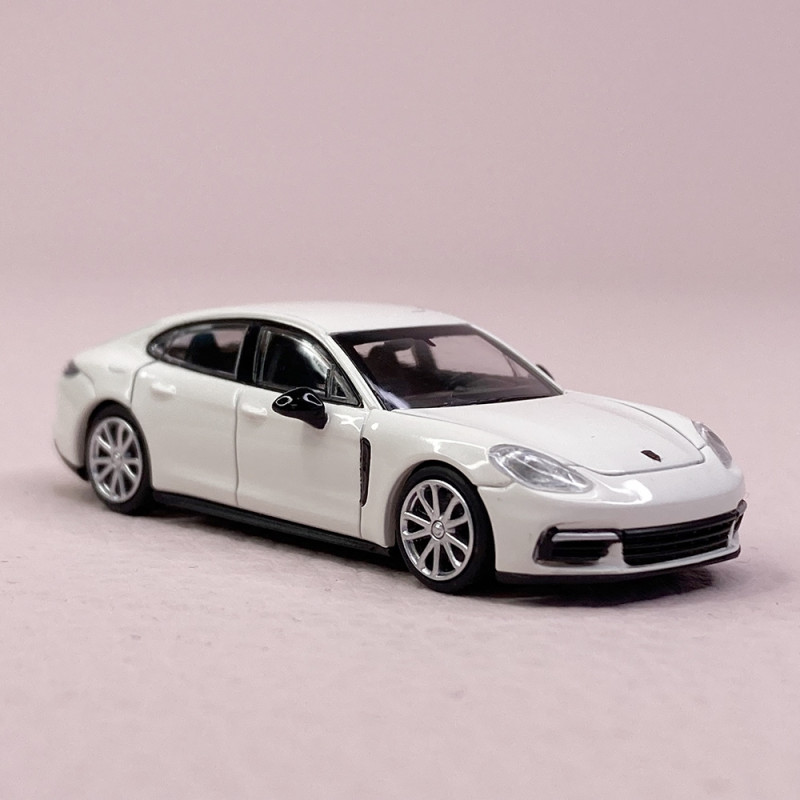 Voiture Miniature Porsche Panamera 4S Diesel 2016 - Échelle 1/43 - Minichamps - Bleu