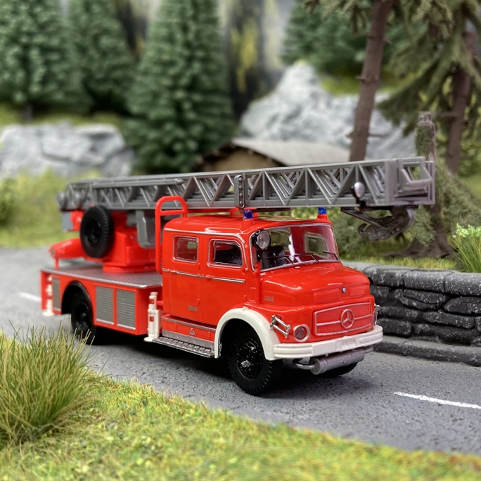 Camion de Pompiers Mercedes L 1519 DLK 30 - BREKINA 47084 - HO 1/87