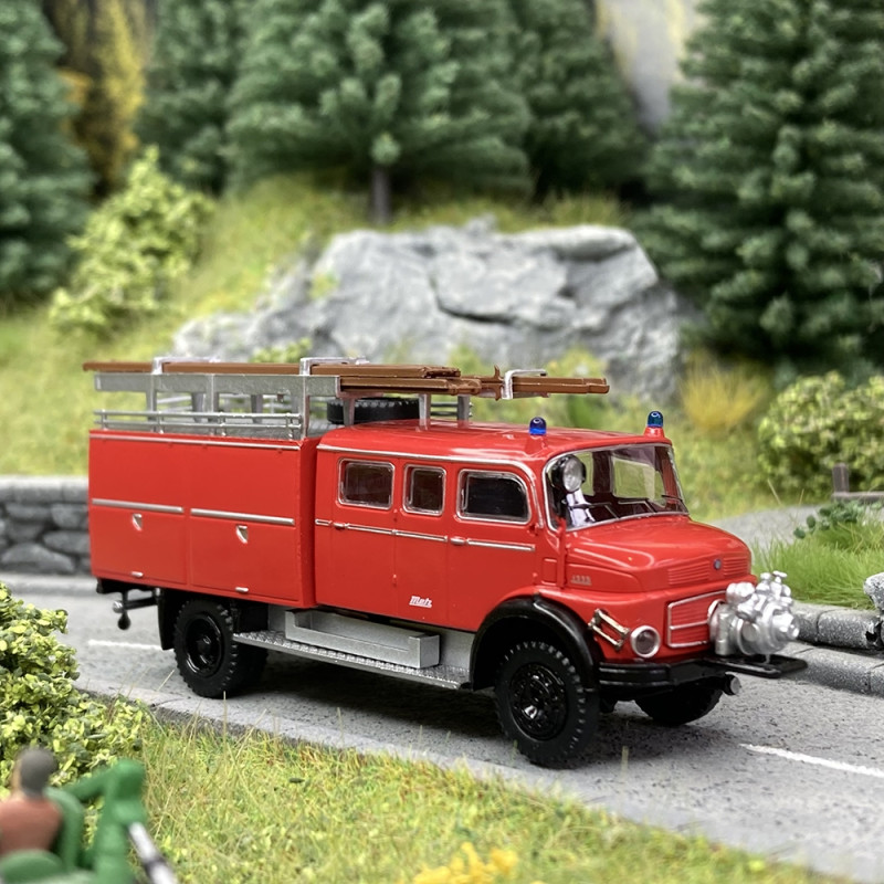 Mercedes LAF 1113 LF 16, Pompiers avec pompe avant - BREKINA 47142 - HO 1/87