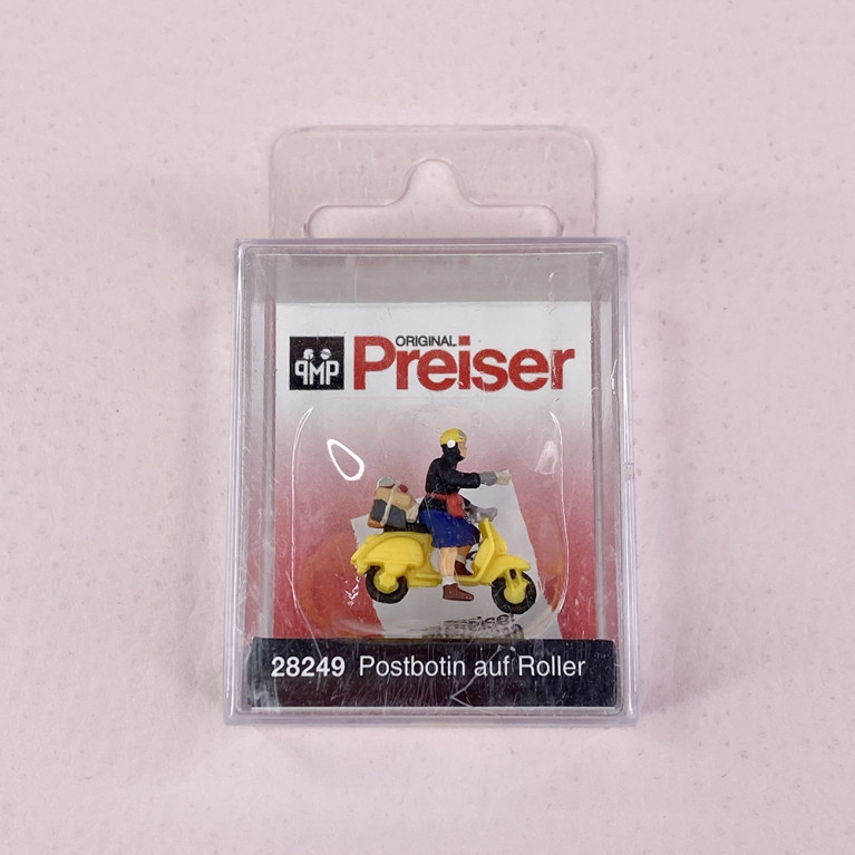 Factrice en scooter - PREISER 28249 - HO 1/87