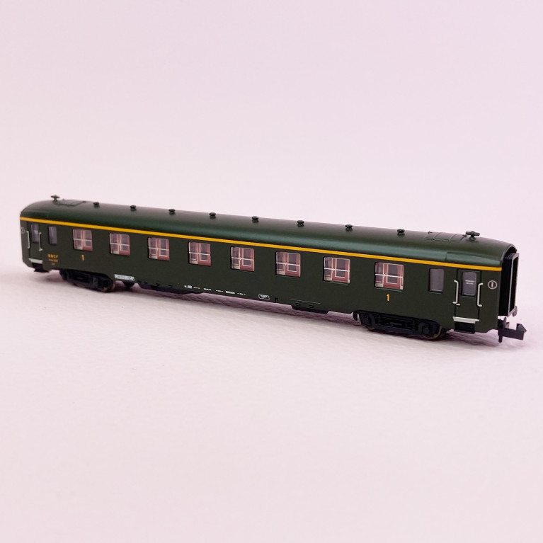 Voiture DEV AO A8 1CL Sud Est, Sncf, Ep IIIb- REE NW280 - N 1/160