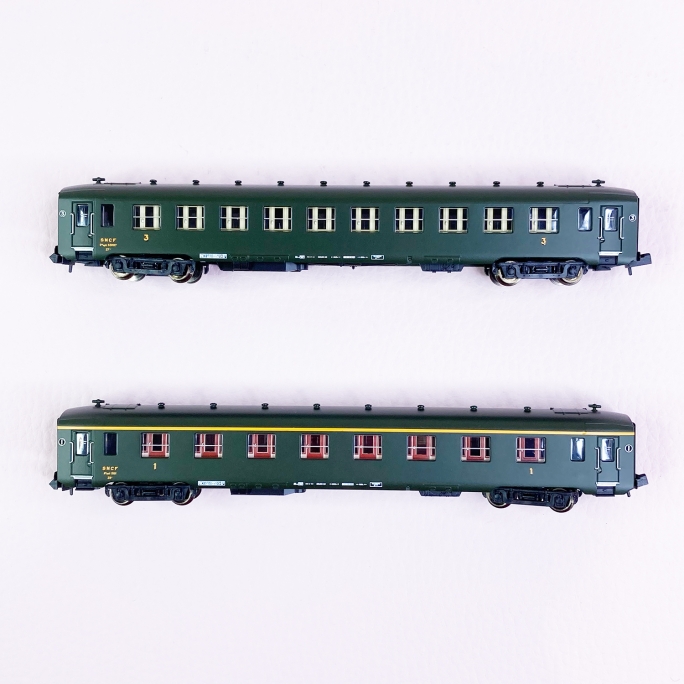 2 voitures DEV AO A8 et C10 "1CL et 3CL Sud Est, Sncf, Ep III- REE NW272 - N 1/160