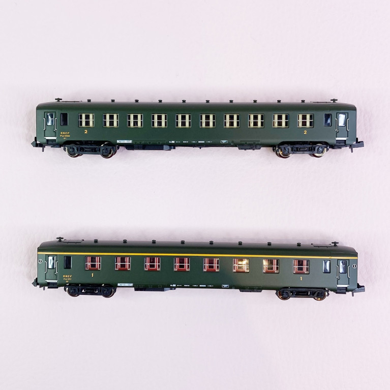 2 voitures DEV AO A8 et B10 "1CL et 2CL" Sud Est, Sncf, Ep IIIb- REE NW282 - N 1/160