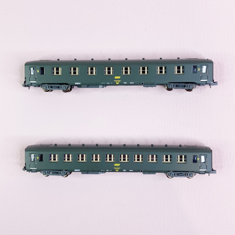 2 voitures DEV AO B8 (ex-A3B5) et B10 "2CL" logo encadré jaune, Sncf, Ep IV- REE NW287 - N 1/160