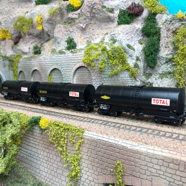 3 wagons citernes Fauvet-Girel bogie Y 23 "Simotra/Algeco-Total" Sncf, Ep III - REE WB664 - HO 1/87