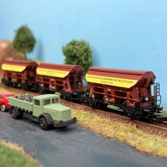 3 wagons trémies Td 933 et camion avec tapis de chargement, DB, Ep IV - MARKLIN 82440 - Z 1/220
