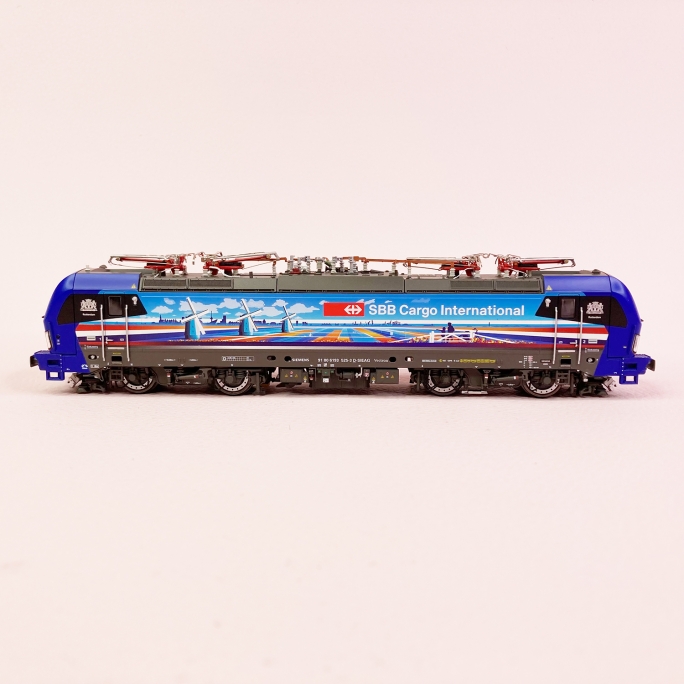 Locomotive électrique Vectron 525-3 "Cargo International, SBB, Ep VI - LSMODELS 17113 - HO 1/87