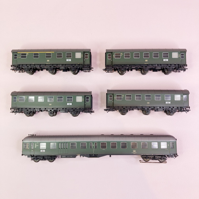 5 voitures dont 4 à 3 essieux et 1 voiture de contrôle, DB,  Ep IV digital son - MARKLIN 41326 - HO 1/87