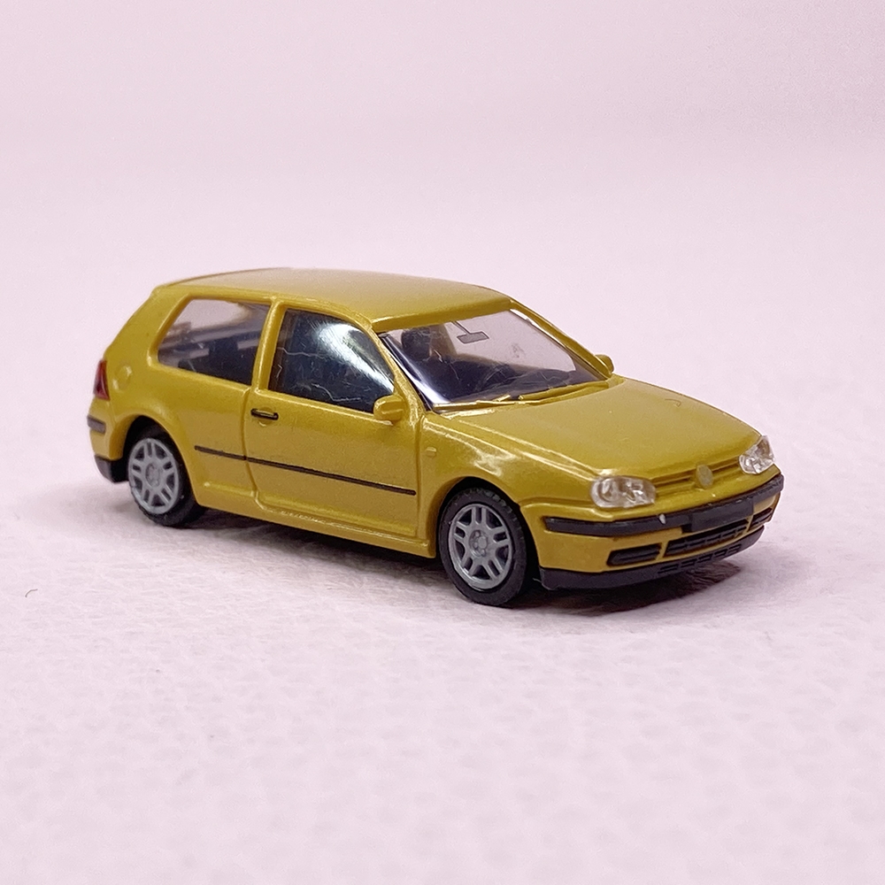 VW Golf IV 3P, Jaune métal - AWM 0789J - HO 1/87