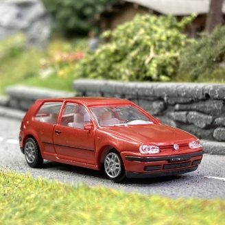 VW Golf IV 3P, Rouge métal - AWM 0789R - HO 1/87