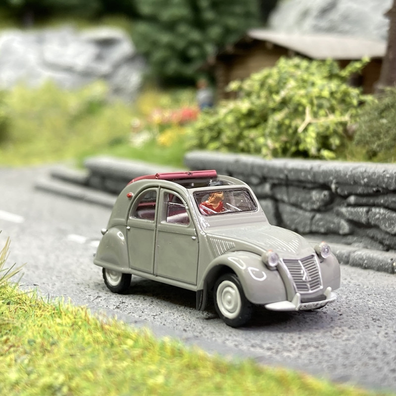 Citroën 2CV 1958 avec personnage - SAI 1605 - HO 1/87