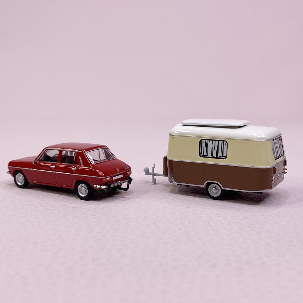 Véhicule [HO] : Simca 1100, rouge grenat avec caravane Eriba Pan