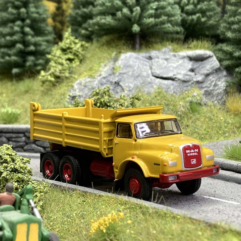 Camion Benne MAN 26.280 DHAK, Jaune Foncé - BREKINA 78102 - HO 1/87