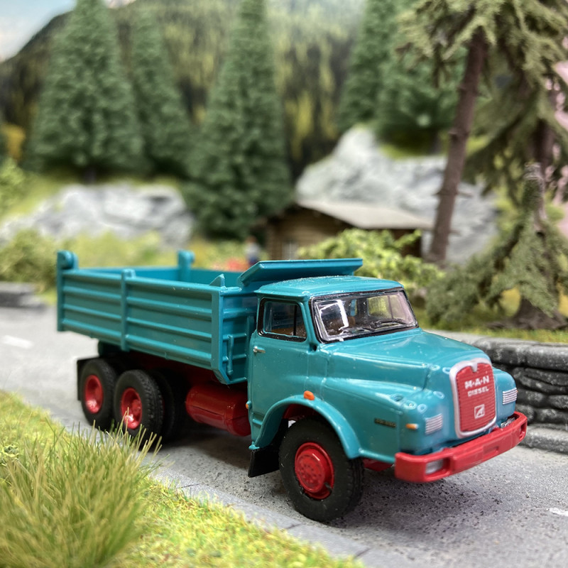 Camion Benne MAN 26.280 DHAK, Bleu Clair - BREKINA 78101 - HO 1/87