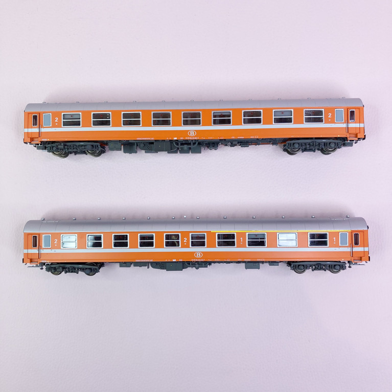 2 voitures I4 A4B6 et B, Bruxelles / Luxembourg, Sncb, Ep IV et V - LSMODELS 42169 - HO 1/87
