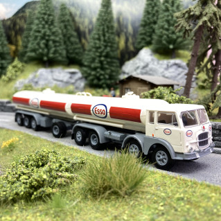 Fiat 690 Millepiedi double citerne ESSO - Starline Models 58456 - HO 1/87