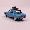 Peugeot 304 bleu métallisé, galerie et valises - SAI 1724 - HO 1/87