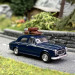 Peugeot 403 bleu Amiral, galerie et valises - SAI 1821 - HO 1/87